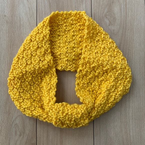 Handmade Sunflower Yellow Knit Headband - Picture 3 of 3